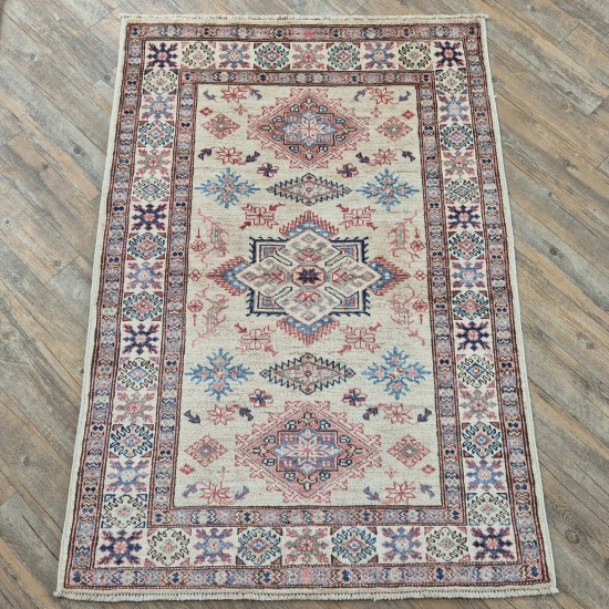 Super Kazak Rug 134cm x 96cm – Hand-Spun Ghazni Wool in Cream Tones
