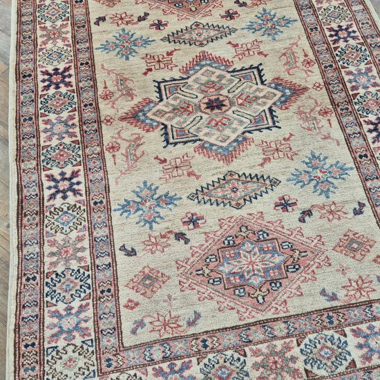 Super Kazak Rug 134cm x 96cm – Hand-Spun Ghazni Wool in Cream Tones