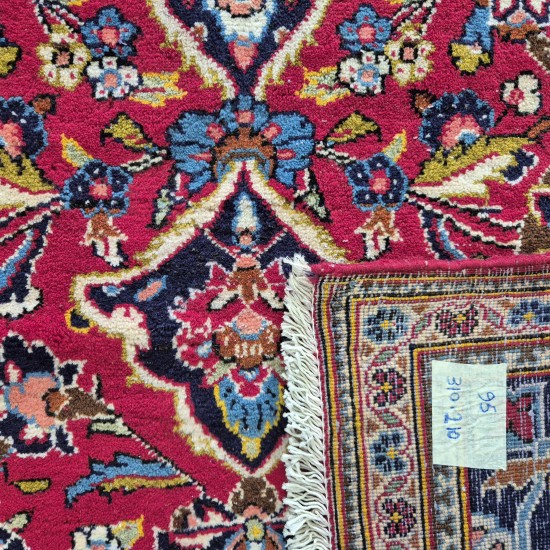 Red Persian Kashan Rug 310cm x 210cm – Traditional Hand-Knotted Carpet Red Persian Kashan Rug 310cm x 210cm – Traditional Hand-Knotted Carpet