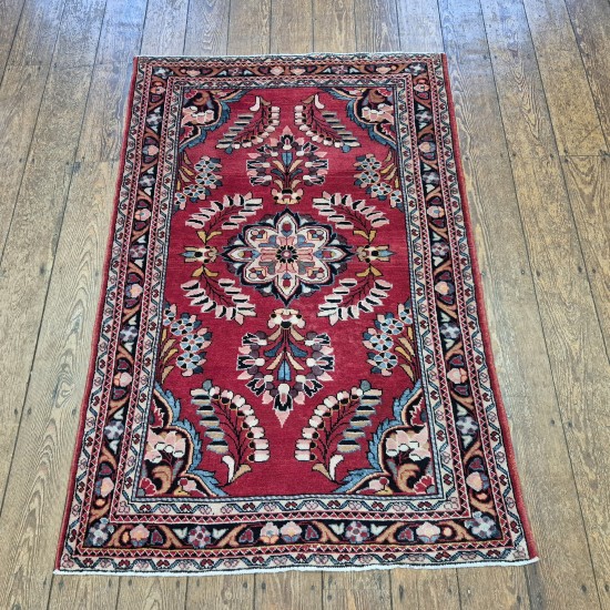 Hand-Knotted Persian Lilian Rug 157cm x 104cm – Rich Red Tones Hand-Knotted Persian Lilian Rug 157cm x 104cm – Rich Red Tones