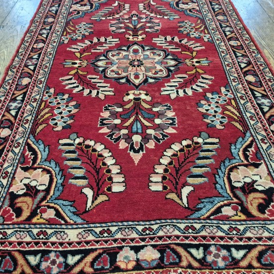 Hand-Knotted Persian Lilian Rug 157cm x 104cm – Rich Red Tones Hand-Knotted Persian Lilian Rug 157cm x 104cm – Rich Red Tones
