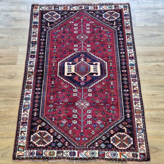 Qashqai Nomadic Persian Rug 144cm x 98cm – Red & Cream Wool Rug Authentic Qashqai Nomadic Persian Rug 144cm x 98cm – Red & Cream Wool Rug Authentic