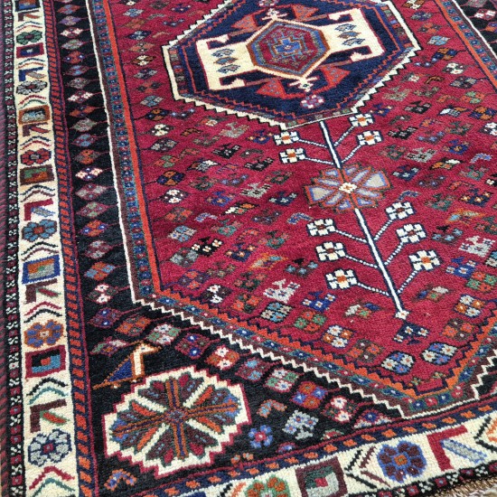 Qashqai Nomadic Persian Rug 144cm x 98cm – Red & Cream Wool Rug Authentic Qashqai Nomadic Persian Rug 144cm x 98cm – Red & Cream Wool Rug Authentic