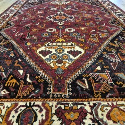 Hand-Knotted Persian Shiraz Carpet 260x171cm – Wool Pile, Wool Foundation, Mixed Colours