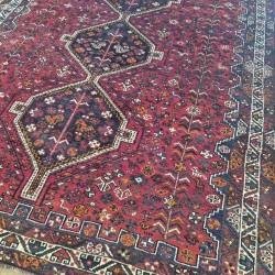 Vegetable Dyed Persian Shiraz Rug 291cm x 215cm – Natural Wool Red Mix Colours