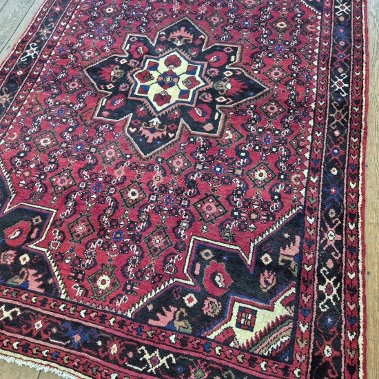 Persian Hossainabad Rug 235cm x 160cm – Traditional Red Hand-Knotted Carpet Persian Hossainabad Rug 235cm x 160cm – Traditional Red Hand-Knotted Carpet