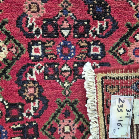 Persian Hossainabad Rug 235cm x 160cm – Traditional Red Hand-Knotted Carpet Persian Hossainabad Rug 235cm x 160cm – Traditional Red Hand-Knotted Carpet